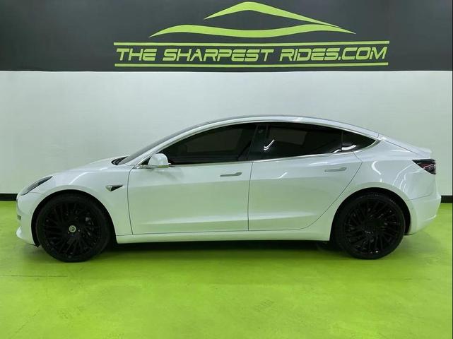 Photo of 2019 White Tesla Model 3