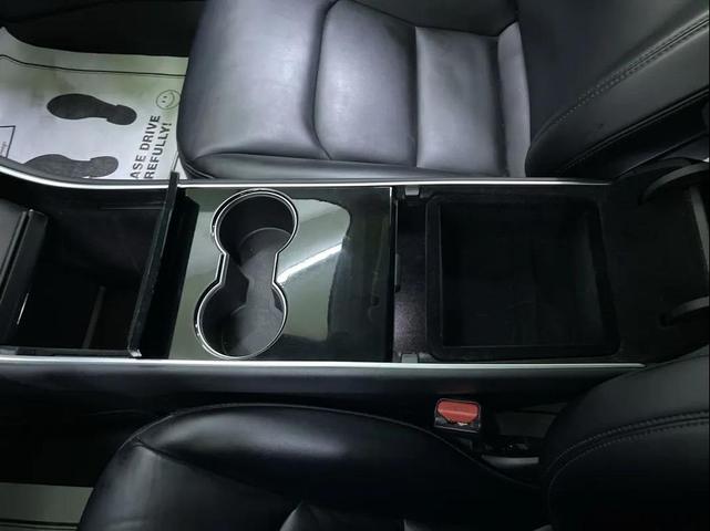 Photo of 2019 White Tesla Model 3