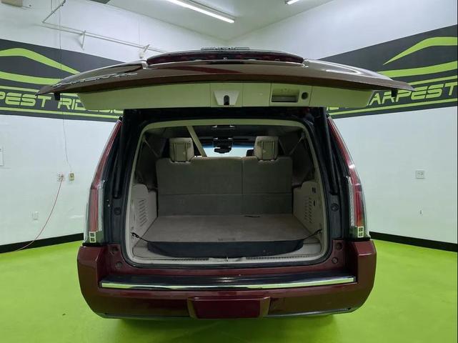 Photo of 2017 Red GMC Yukon XL