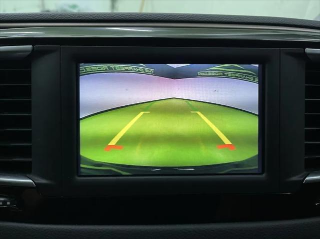 Photo of 2022 Black Chrysler Voyager