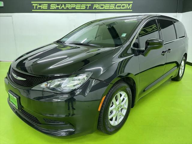 Photo of 2022 Black Chrysler Voyager