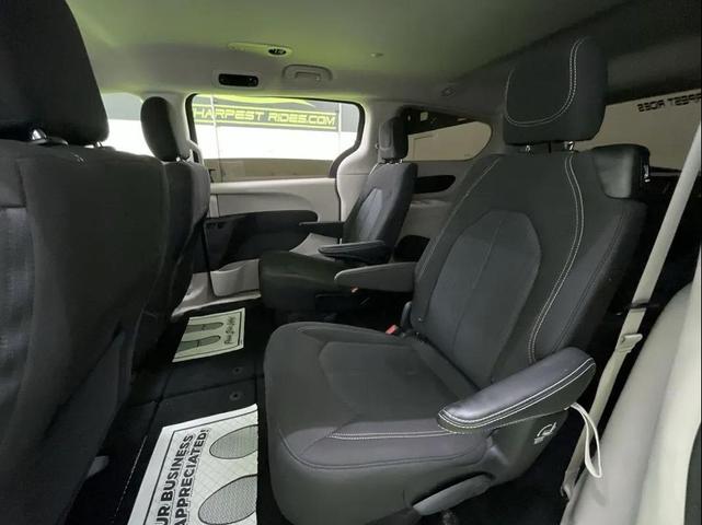 Photo of 2022 Black Chrysler Voyager