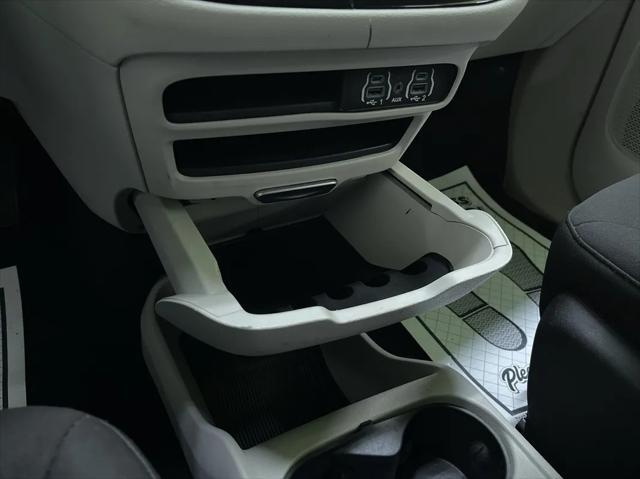 Photo of 2022 Black Chrysler Voyager