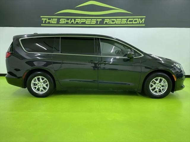 Photo of 2022 Black Chrysler Voyager