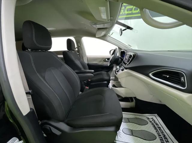 Photo of 2022 Black Chrysler Voyager