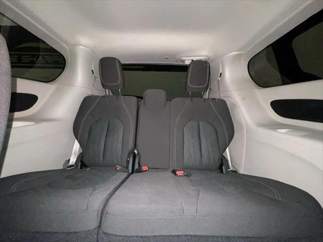 Photo of 2022 Black Chrysler Voyager