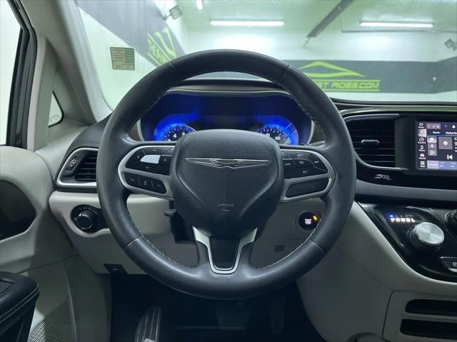 Photo of 2022 Black Chrysler Voyager