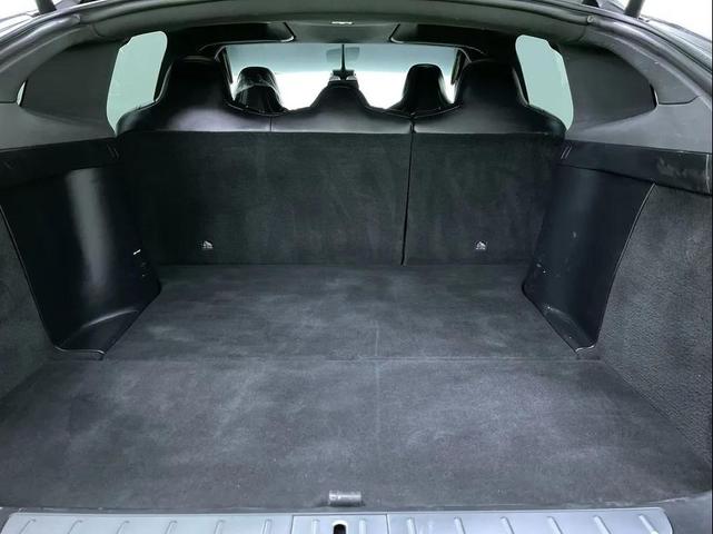 Photo of 2018 Silver Tesla Model X
