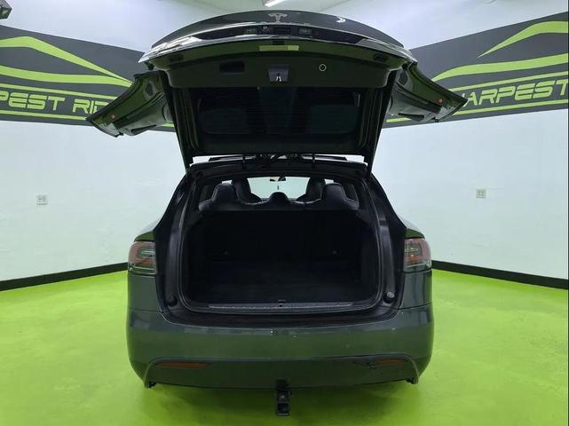Photo of 2018 Silver Tesla Model X