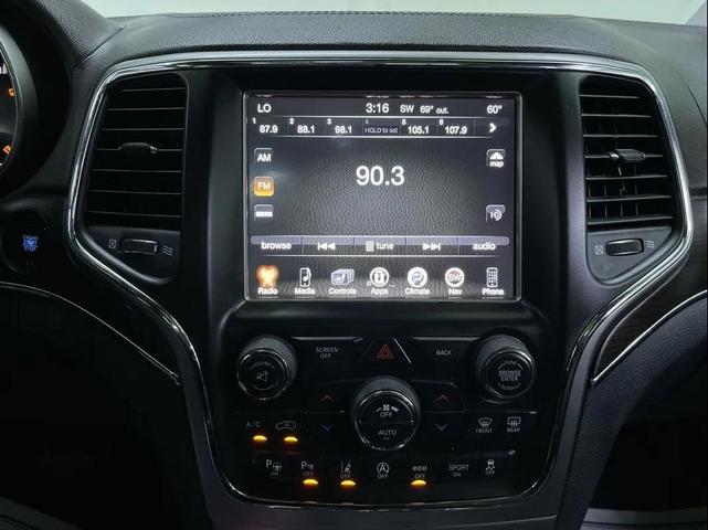 Photo of 2017 Off-white Jeep Grand Cherokee