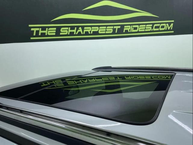 Photo of 2017 Off-white Jeep Grand Cherokee