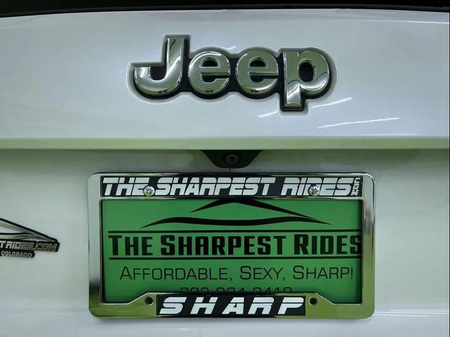 Photo of 2017 Off-white Jeep Grand Cherokee