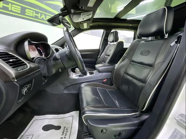 Photo of 2017 Off-white Jeep Grand Cherokee