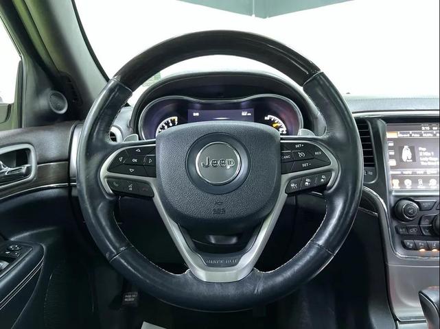Photo of 2017 Off-white Jeep Grand Cherokee