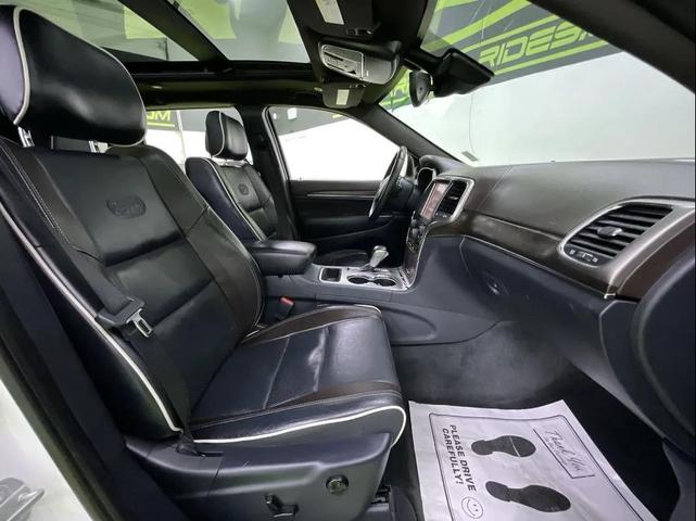 Photo of 2017 Off-white Jeep Grand Cherokee