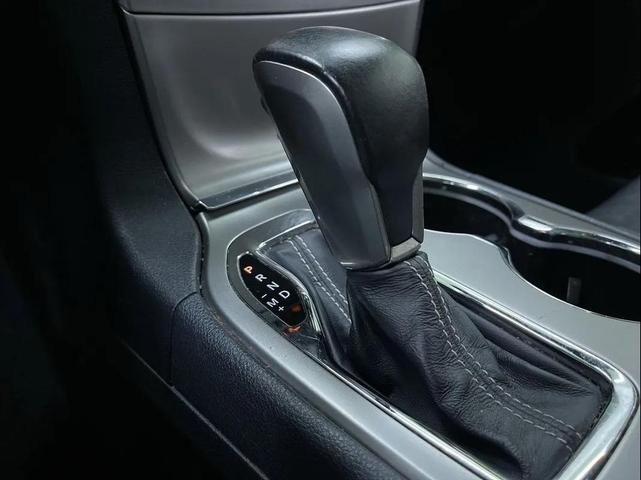 Photo of 2017 Off-white Jeep Grand Cherokee