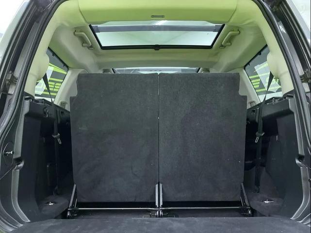 Photo of 2016 Gray Land Rover LR4