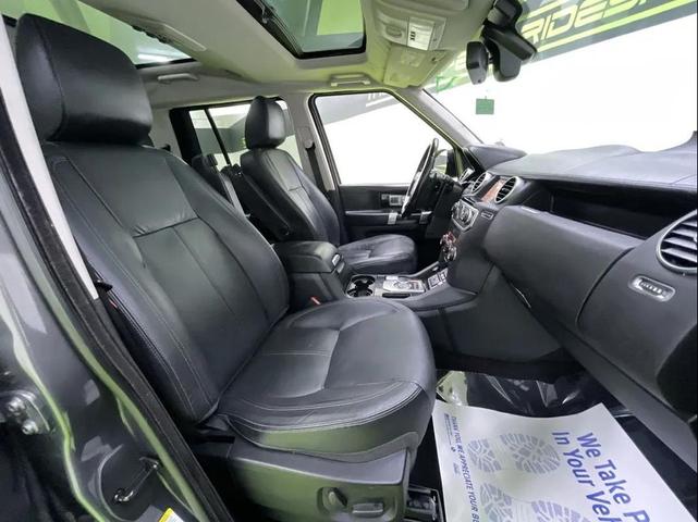 Photo of 2016 Gray Land Rover LR4