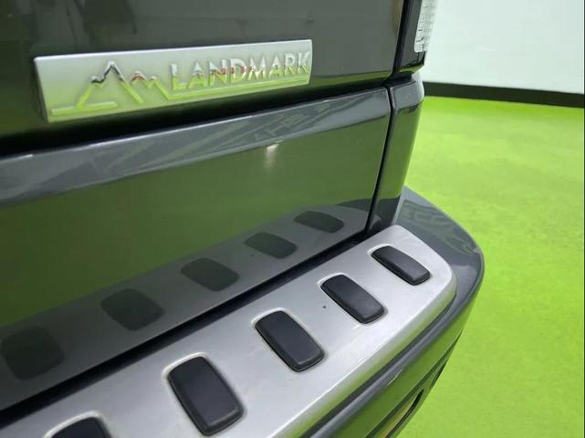 Photo of 2016 Gray Land Rover LR4