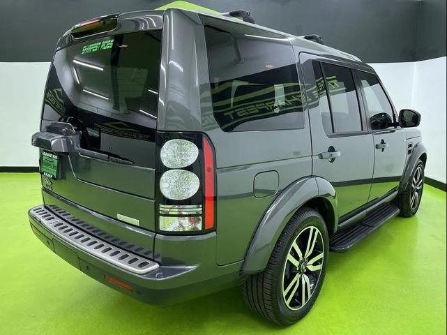 Photo of 2016 Gray Land Rover LR4