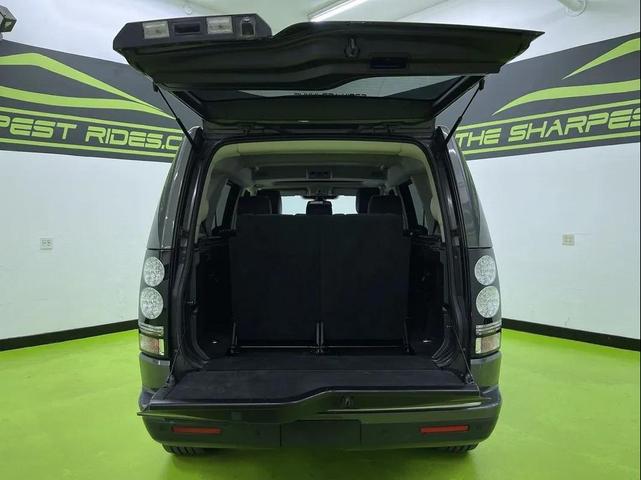 Photo of 2016 Gray Land Rover LR4