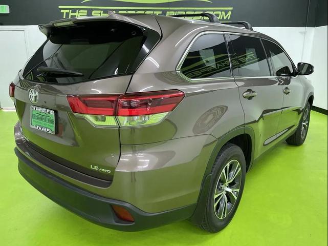 Photo of 2019 Brown Toyota Highlander