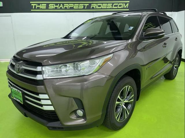 Photo of 2019 Brown Toyota Highlander