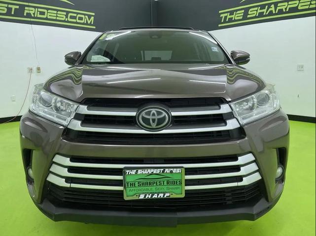 Photo of 2019 Brown Toyota Highlander