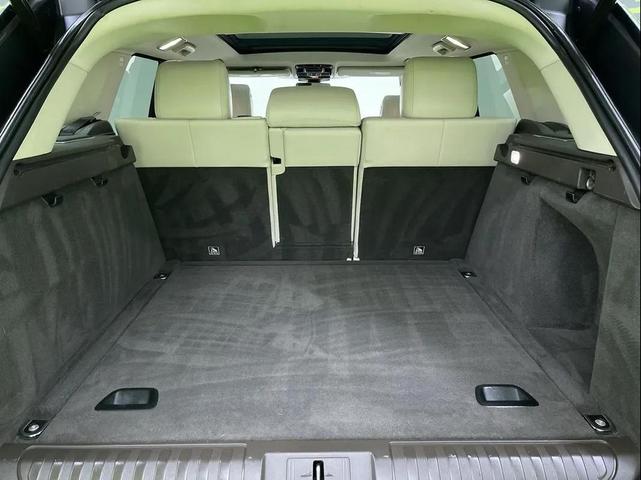 Photo of 2017 White Land Rover Range Rover Sport