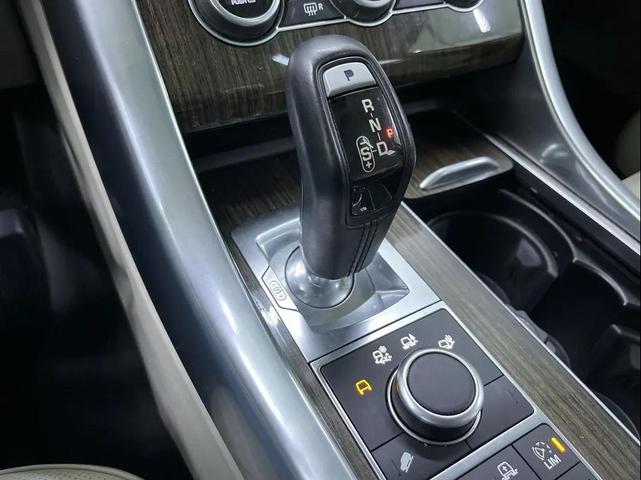 Photo of 2017 White Land Rover Range Rover Sport