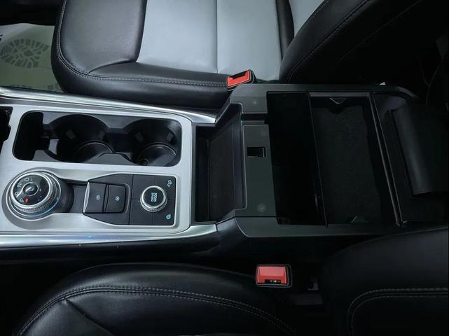 Photo of 2022 Silver Ford Explorer