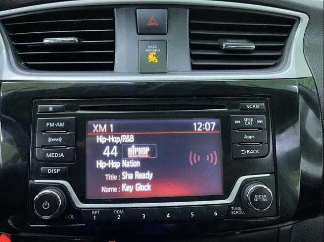 Photo of 2016 White Nissan Sentra