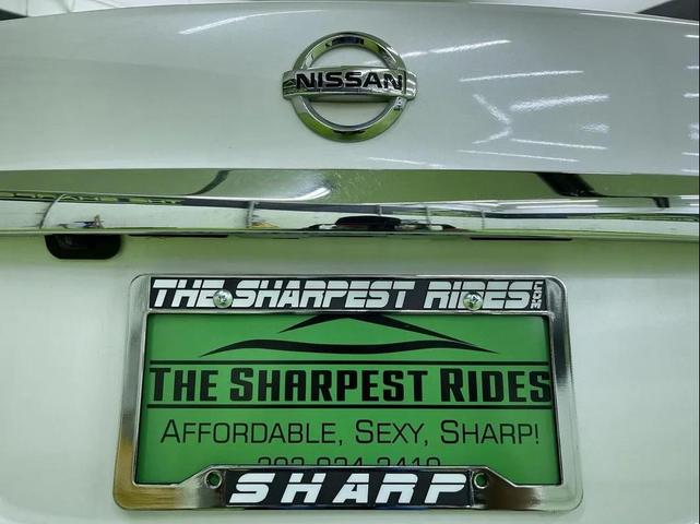 Photo of 2016 White Nissan Sentra