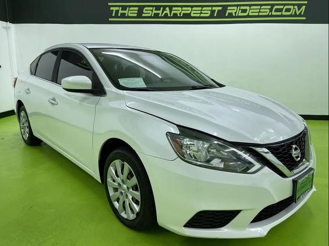 Photo of 2016 White Nissan Sentra