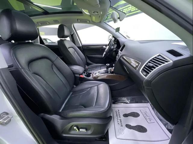 Photo of 2016 White Audi Q5