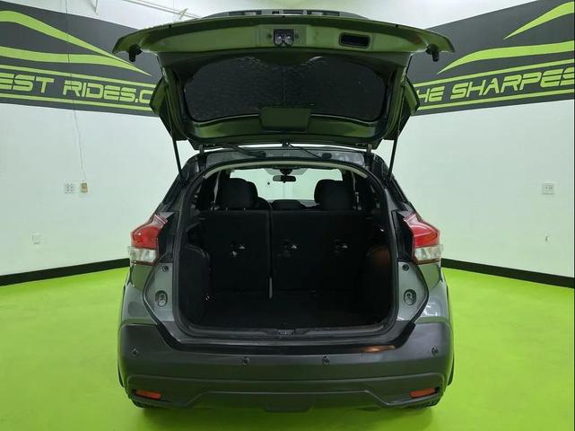 Photo of 2020 Gray Nissan Kicks