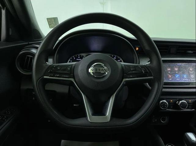 Photo of 2020 Gray Nissan Kicks