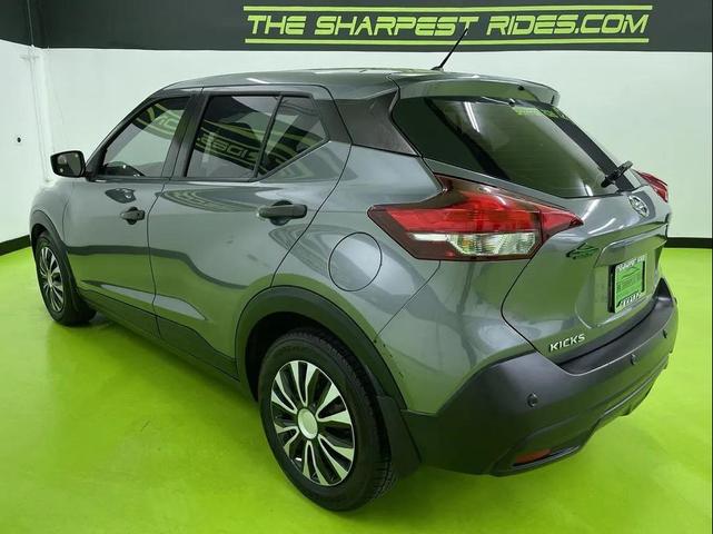 Photo of 2020 Gray Nissan Kicks