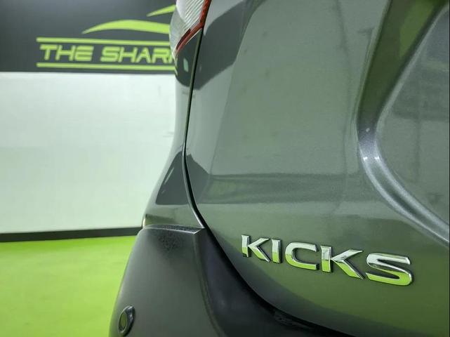 Photo of 2020 Gray Nissan Kicks