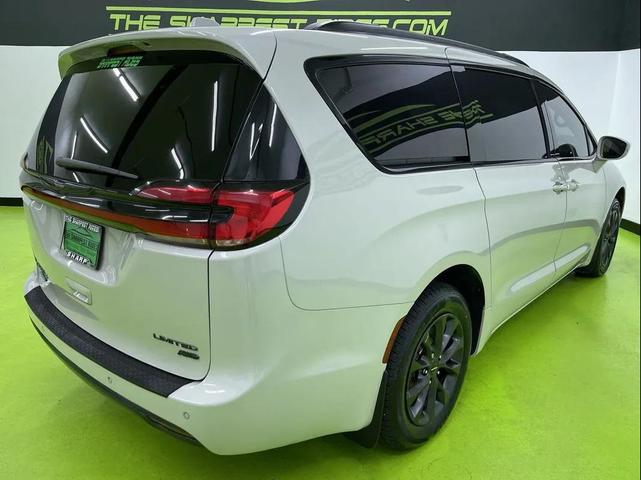 Photo of 2021 White Chrysler Pacifica