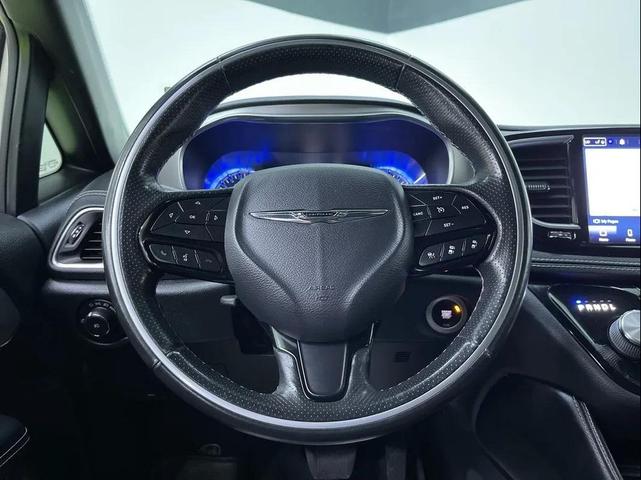 Photo of 2021 White Chrysler Pacifica