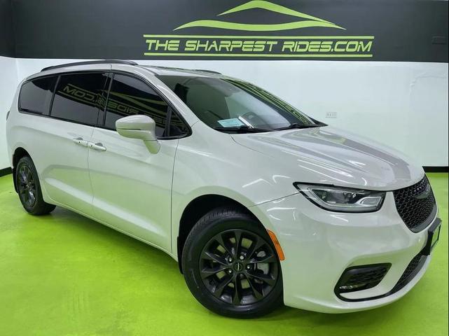 Photo of 2021 White Chrysler Pacifica