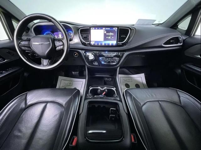 Photo of 2021 White Chrysler Pacifica