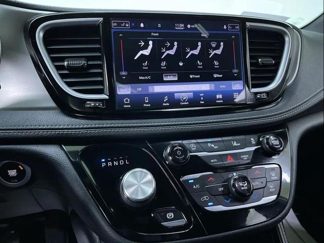 Photo of 2021 White Chrysler Pacifica