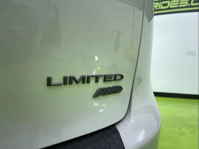 Photo of 2021 White Chrysler Pacifica