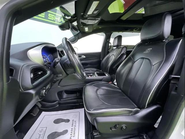 Photo of 2021 White Chrysler Pacifica