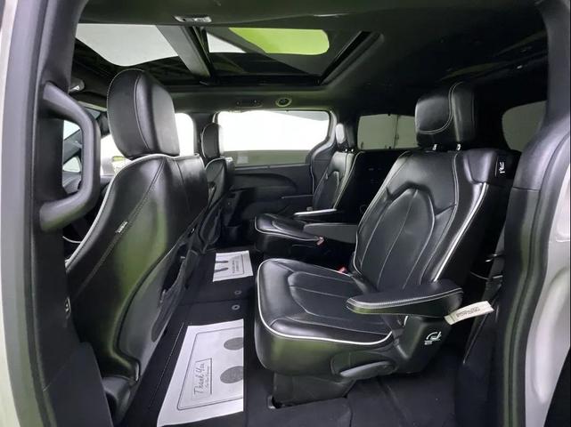 Photo of 2021 White Chrysler Pacifica