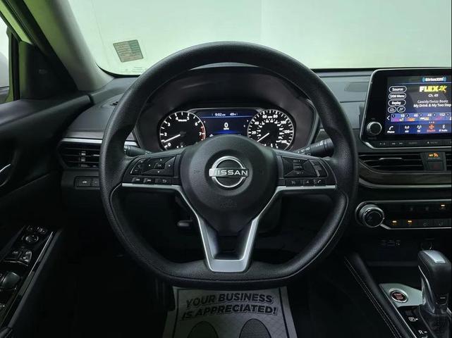 Photo of 2023 White Nissan Altima