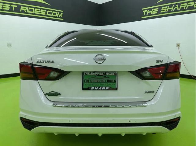 Photo of 2023 White Nissan Altima