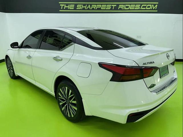 Photo of 2023 White Nissan Altima